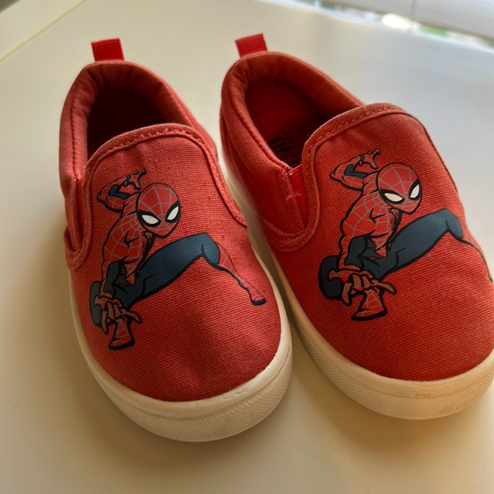 Spider Man toddle shoes size 7